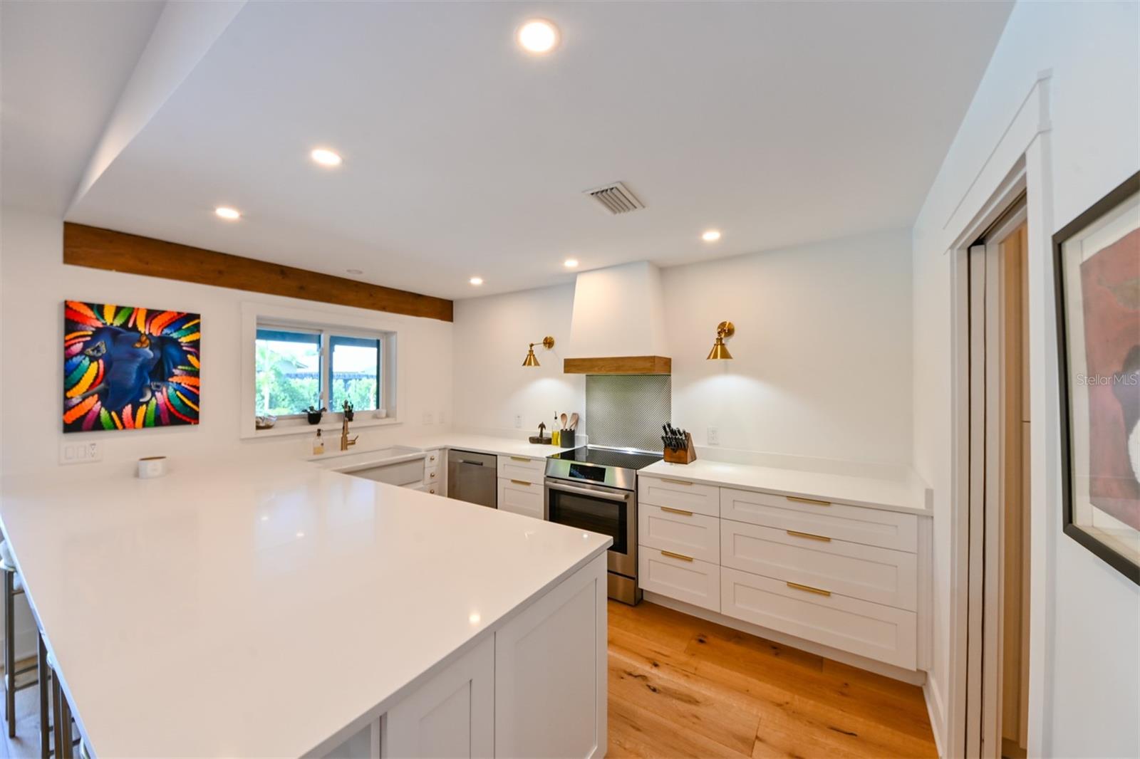 Listing photo id 9 for 13916 Wellesford Way
