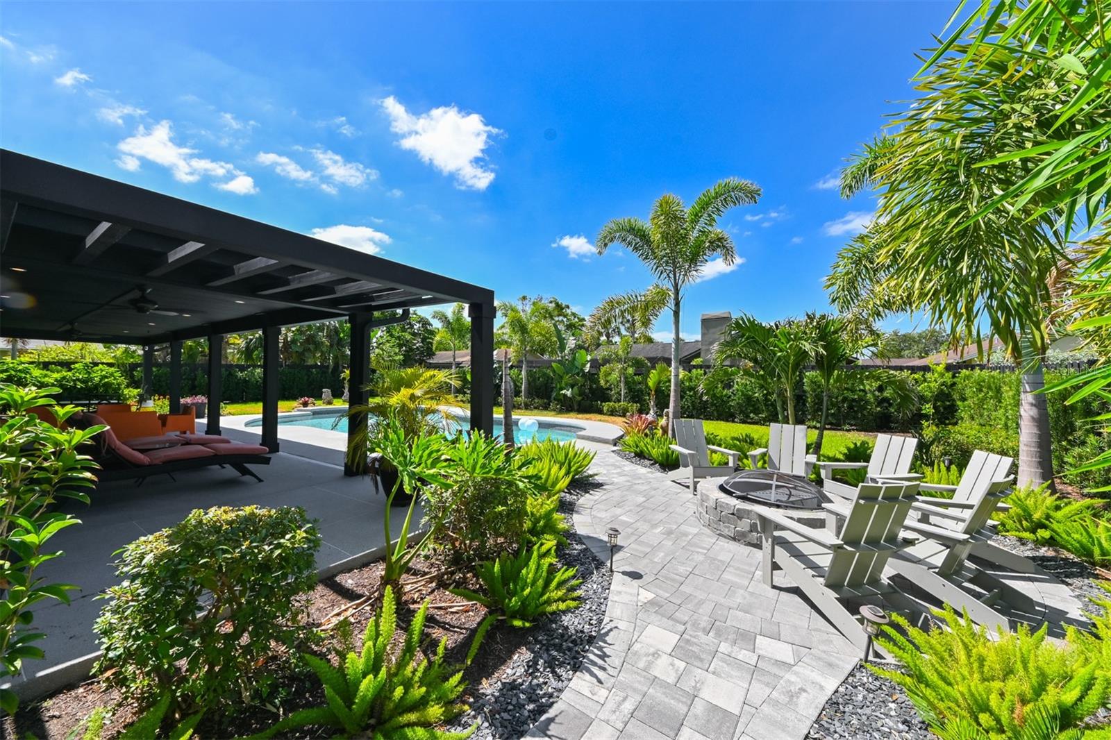 Listing photo id 1 for 13916 Wellesford Way