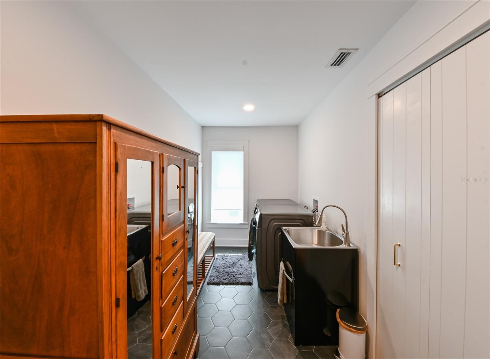 Listing photo id 33 for 13916 Wellesford Way
