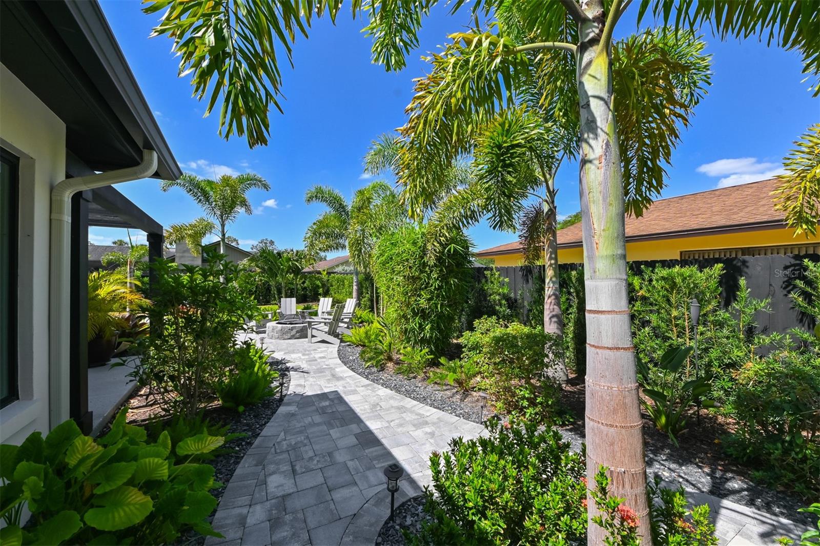 Listing photo id 35 for 13916 Wellesford Way