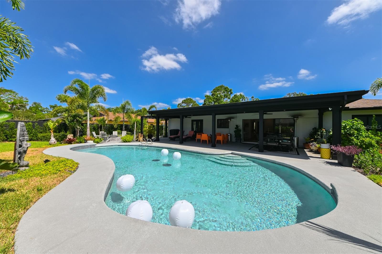 Listing photo id 44 for 13916 Wellesford Way