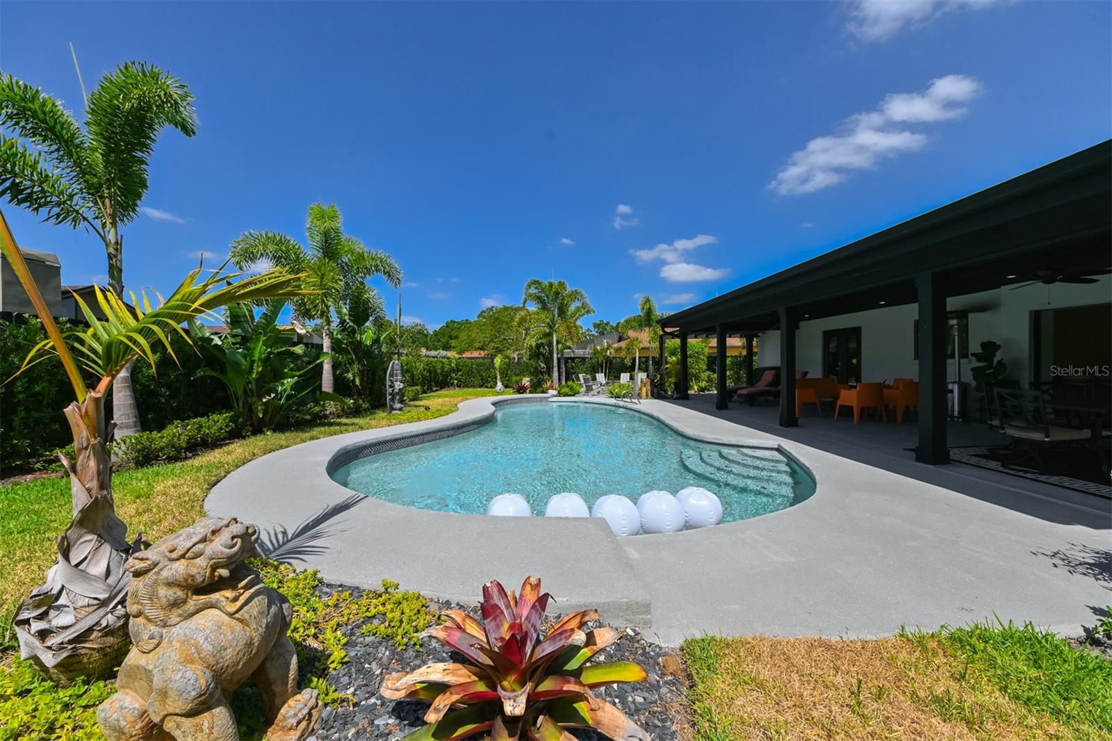 Listing photo id 50 for 13916 Wellesford Way