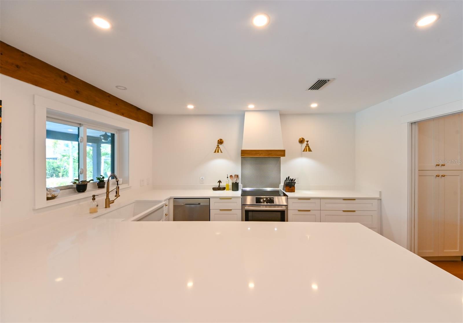 Listing photo id 7 for 13916 Wellesford Way