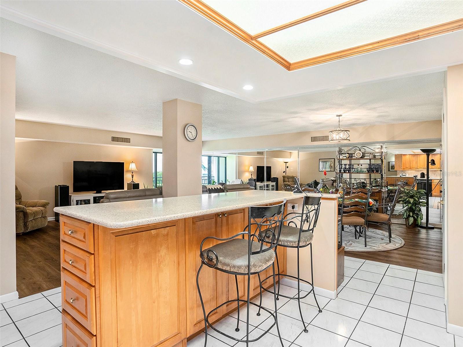 Image 10 of 29 For 830 Gulfview Boulevard 102