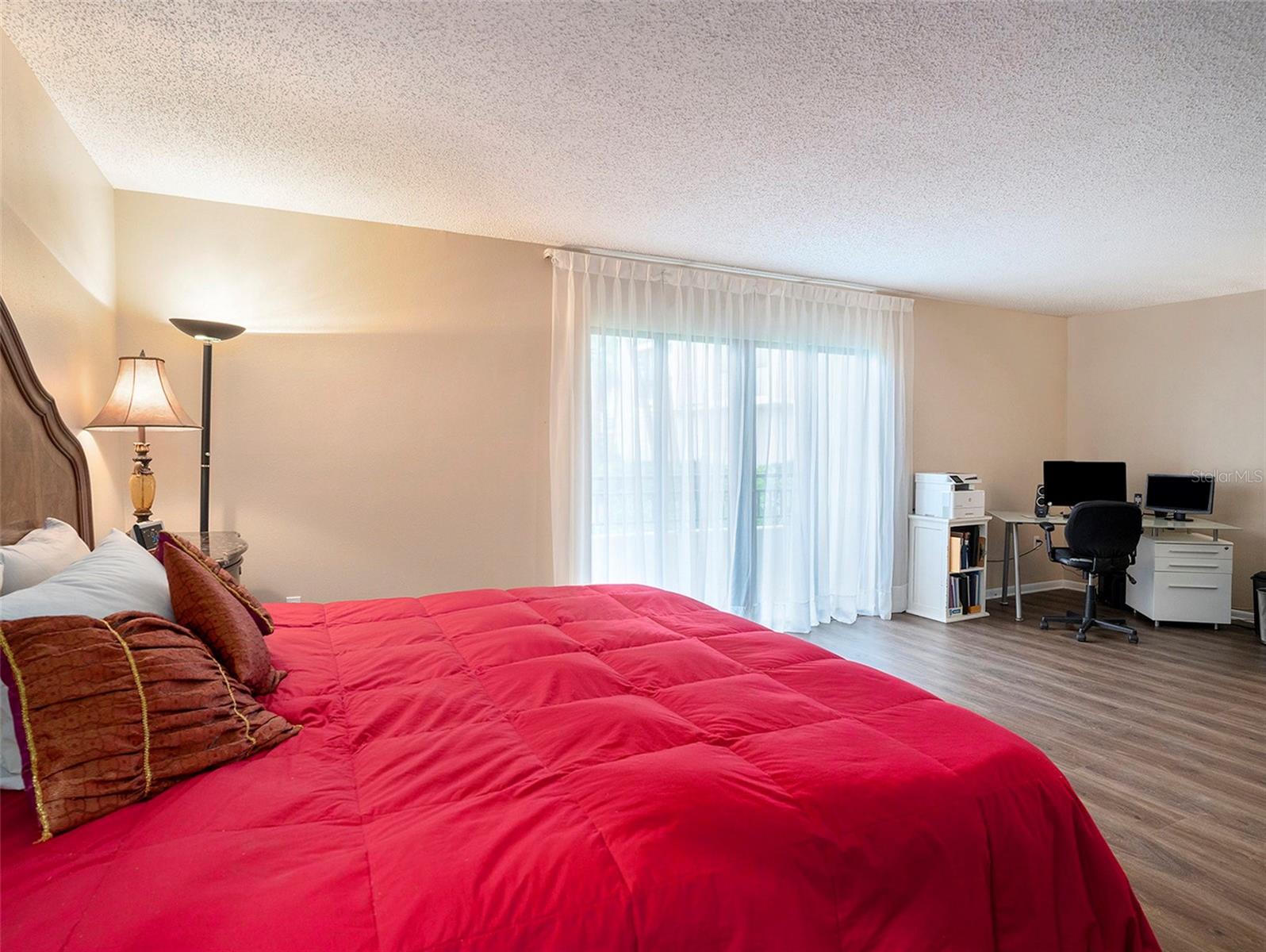 Image 15 of 29 For 830 Gulfview Boulevard 102