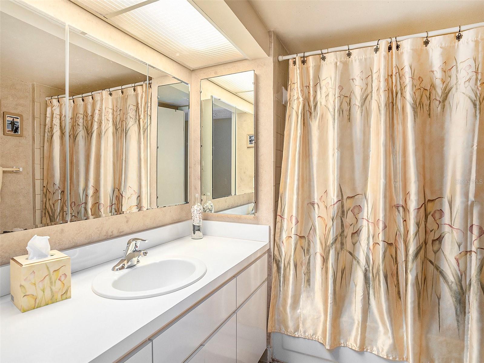 Image 17 of 29 For 830 Gulfview Boulevard 102