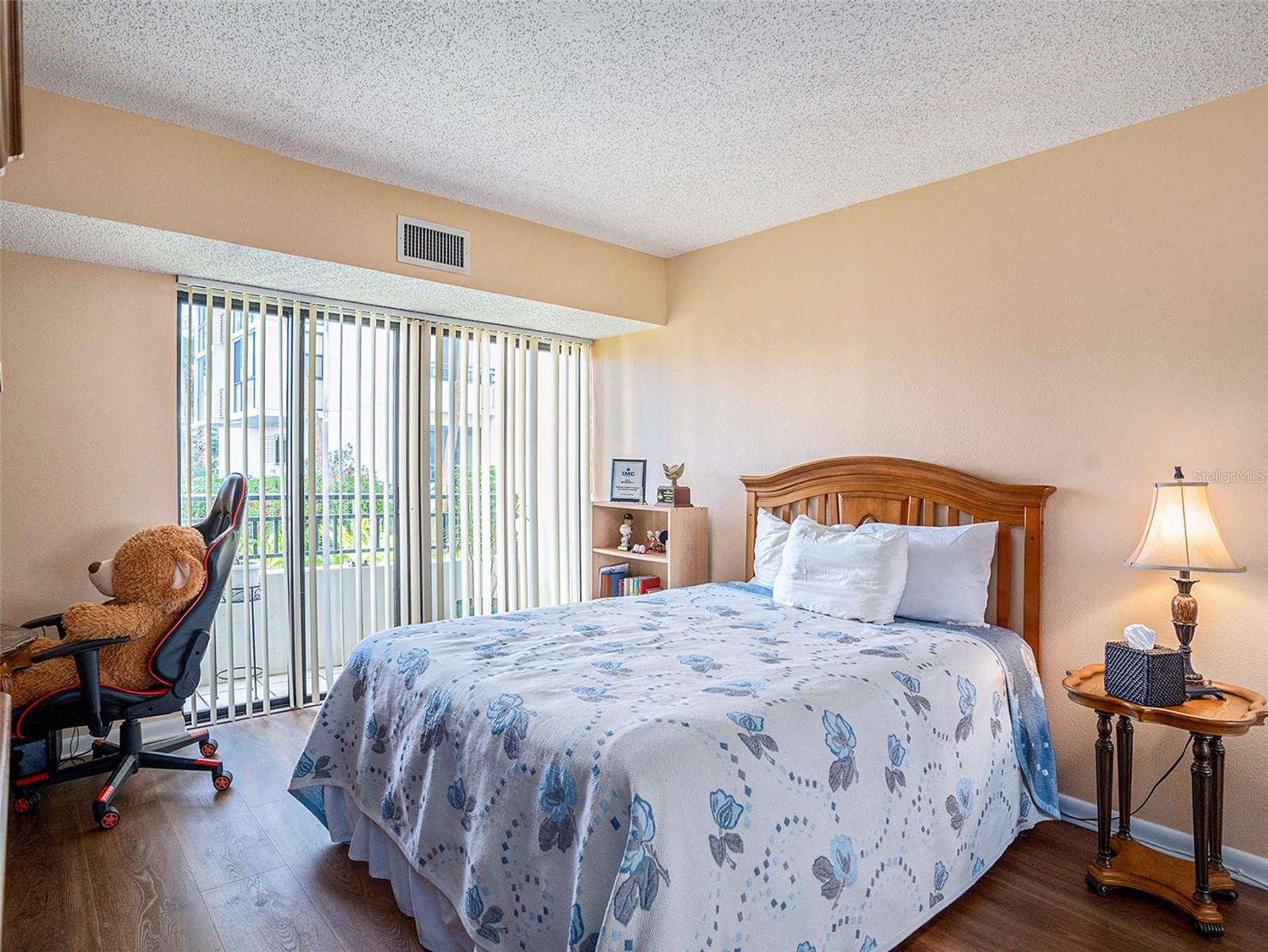 Image 18 of 29 For 830 Gulfview Boulevard 102