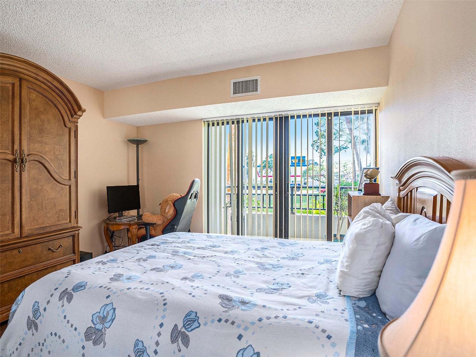 Image 19 of 29 For 830 Gulfview Boulevard 102