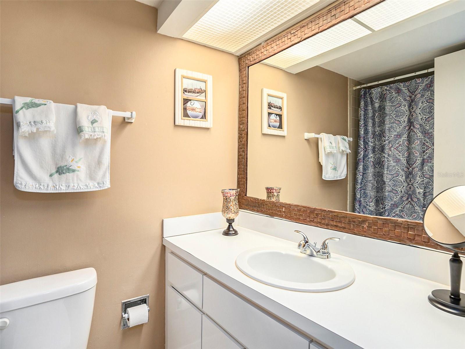 Image 21 of 29 For 830 Gulfview Boulevard 102