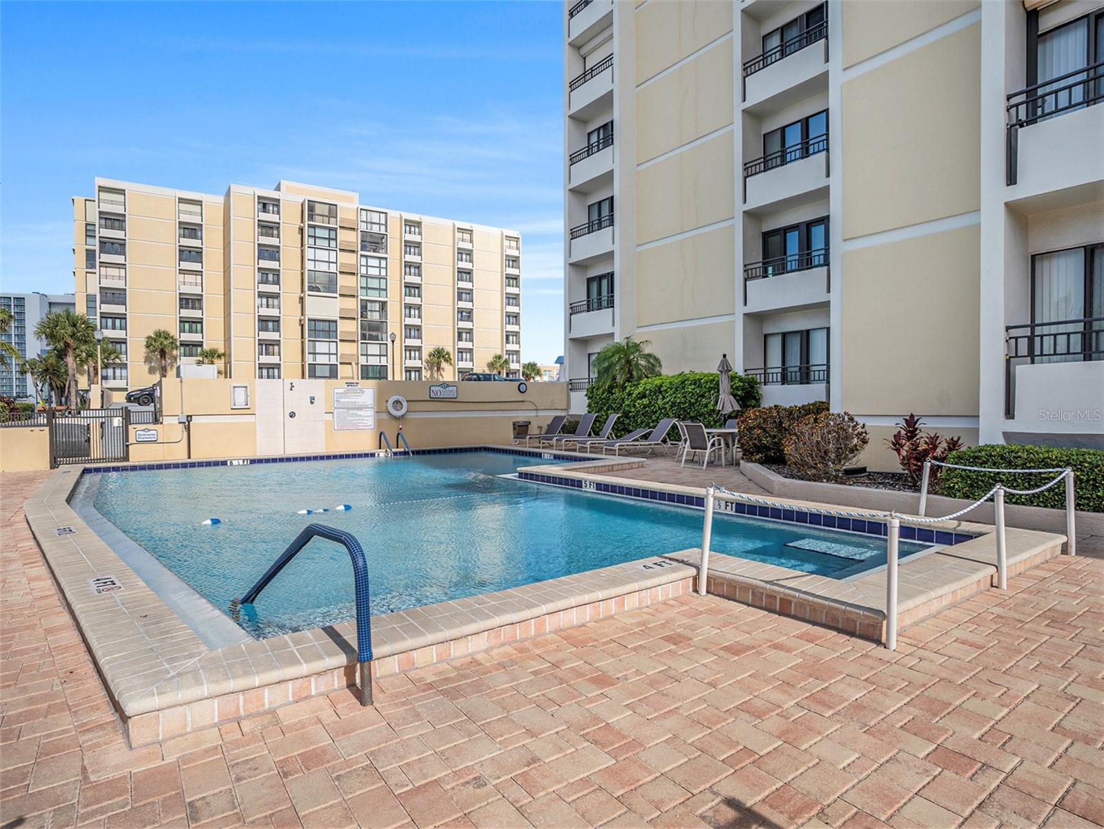 Image 23 of 29 For 830 Gulfview Boulevard 102