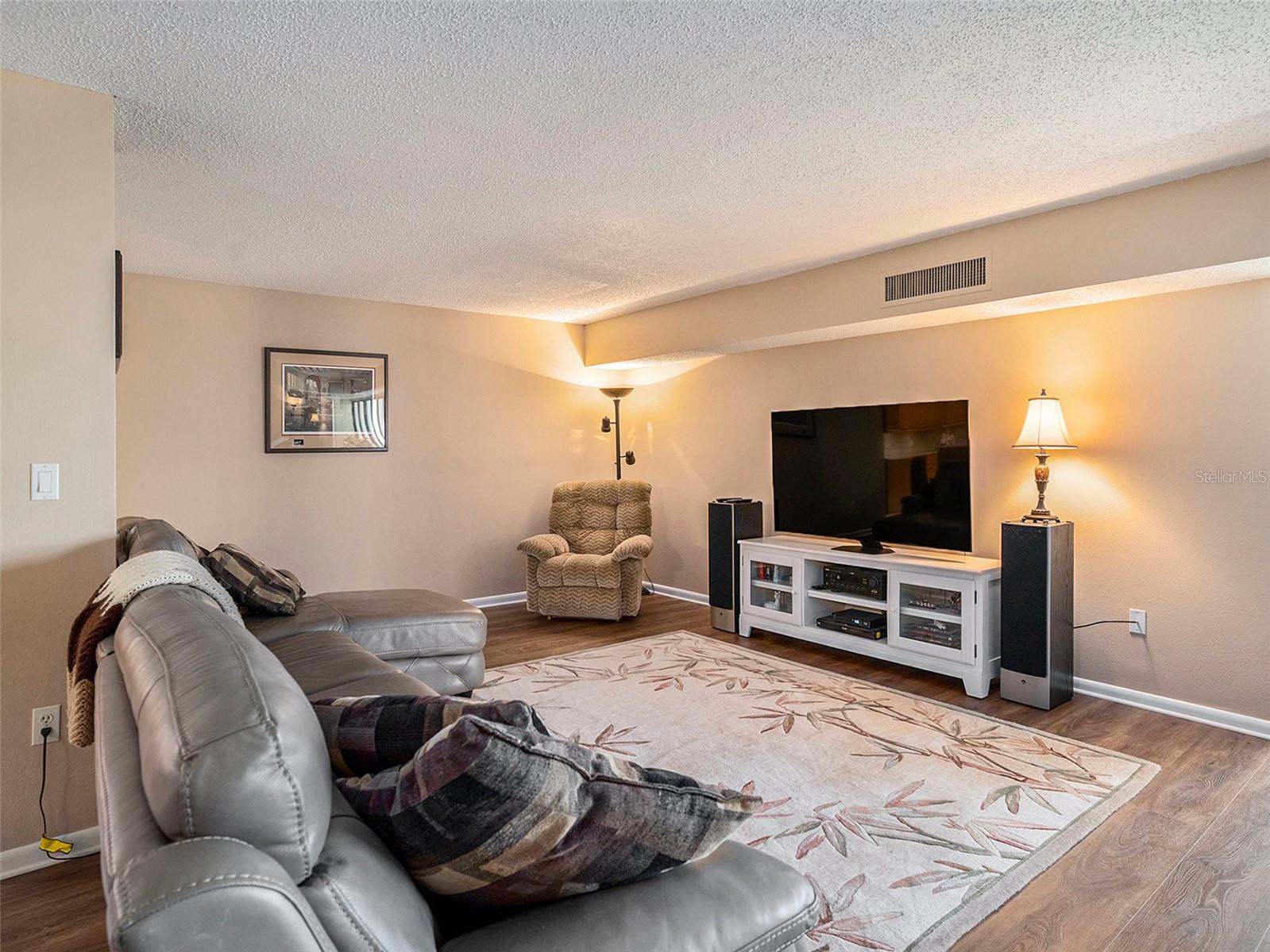 Image 4 of 29 For 830 Gulfview Boulevard 102