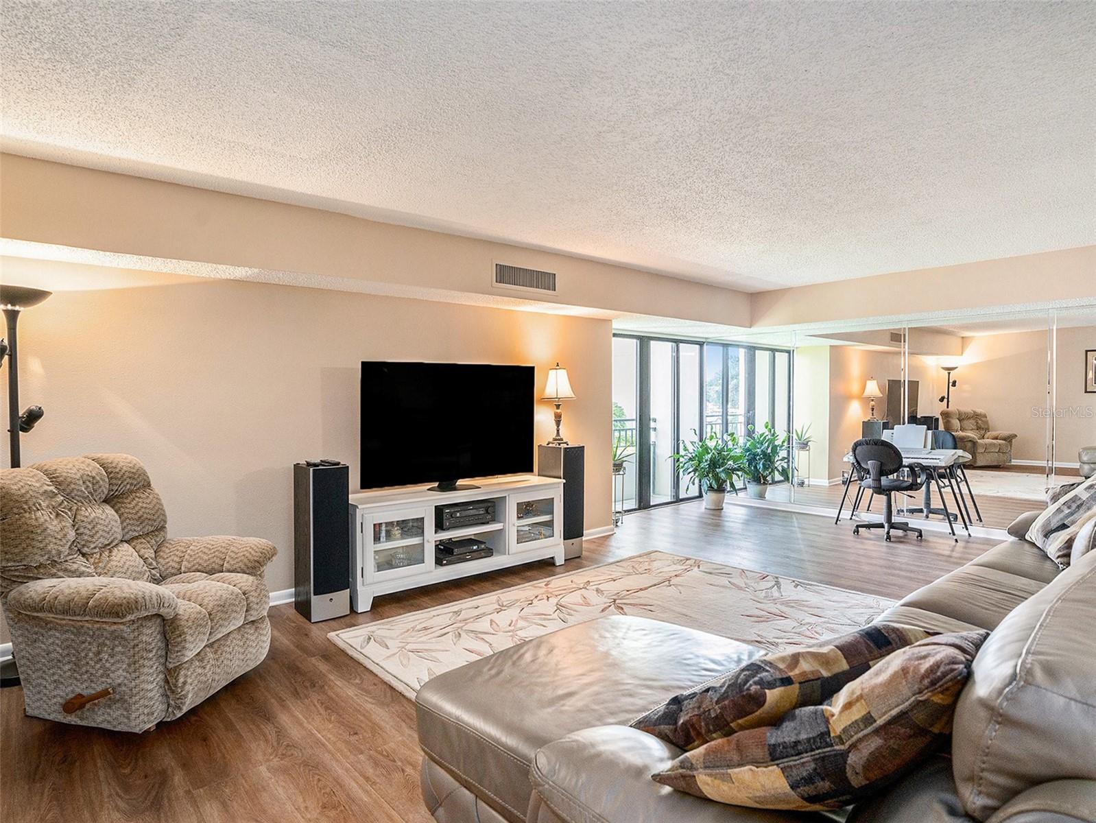 Image 5 of 29 For 830 Gulfview Boulevard 102