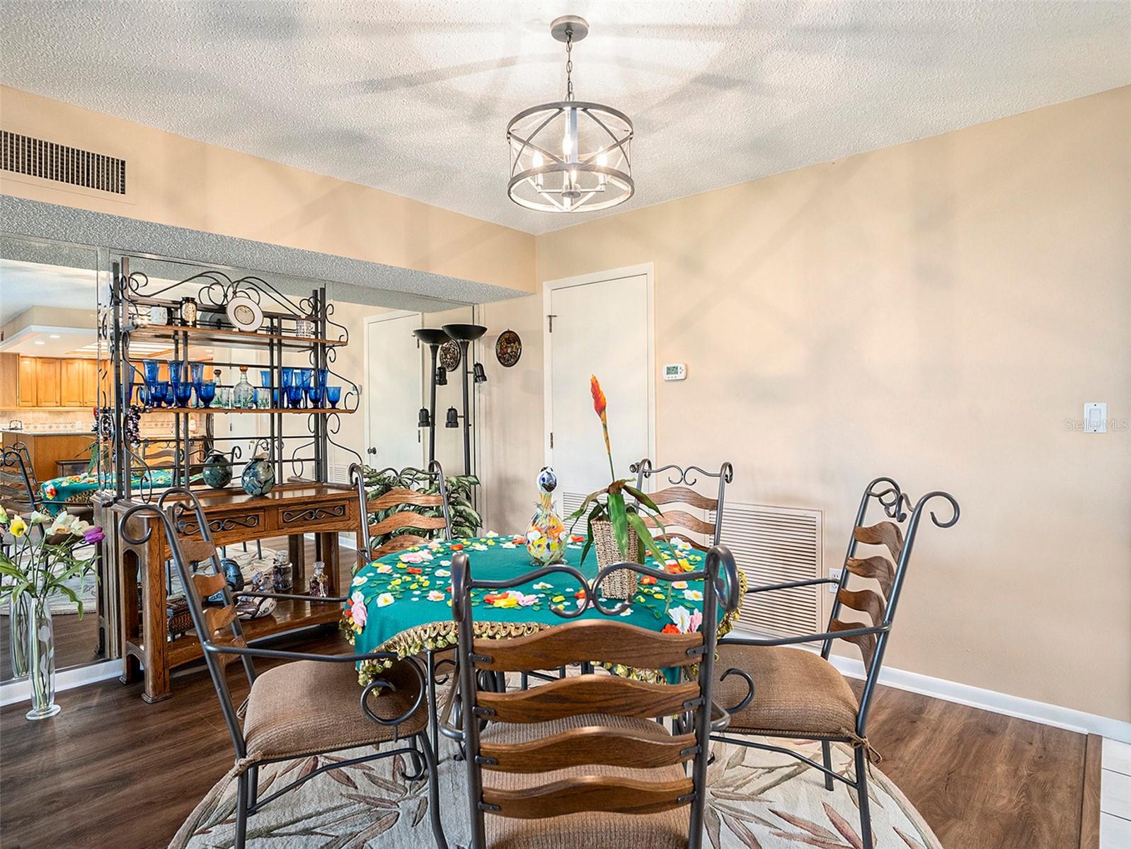 Image 9 of 29 For 830 Gulfview Boulevard 102