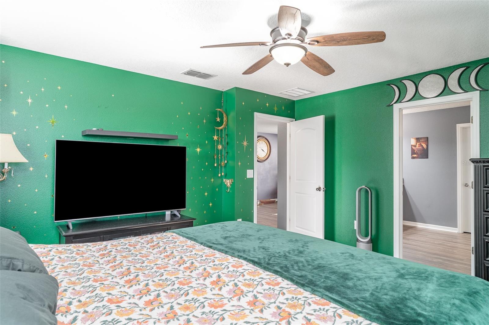 Image 13 of 27 For 10424 Laguna Plains Drive