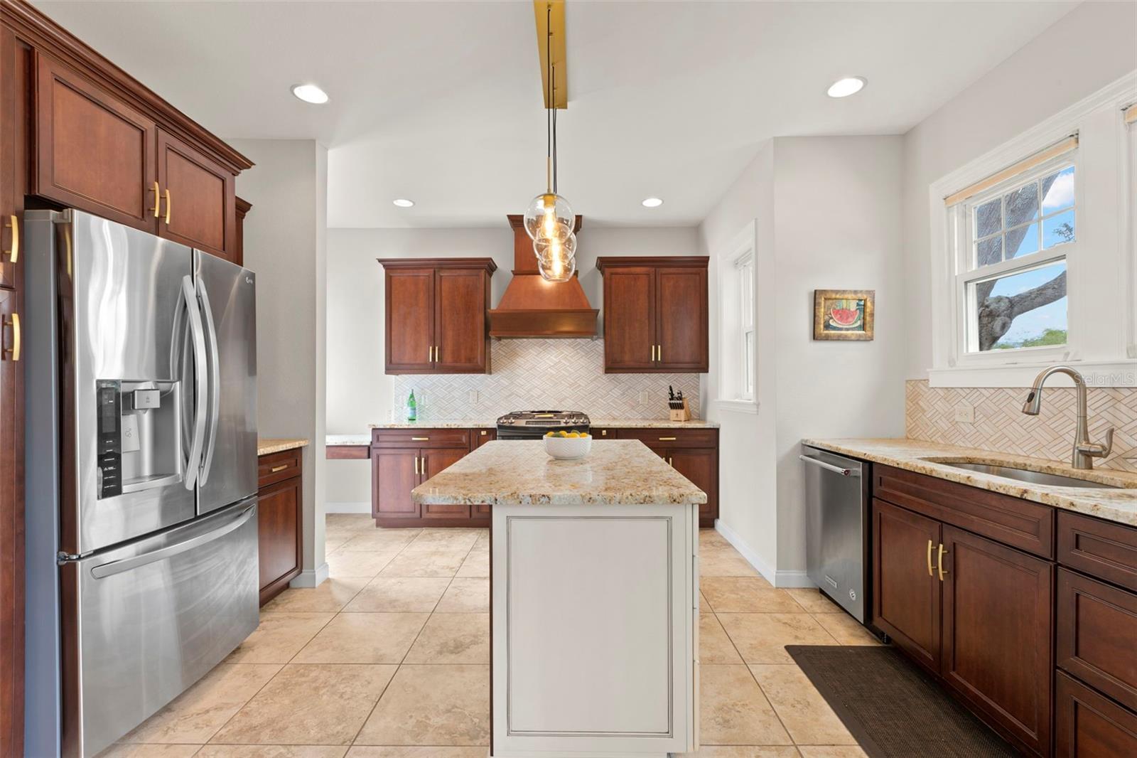 Image 14 of 50 For 626 16th Avenue Ne