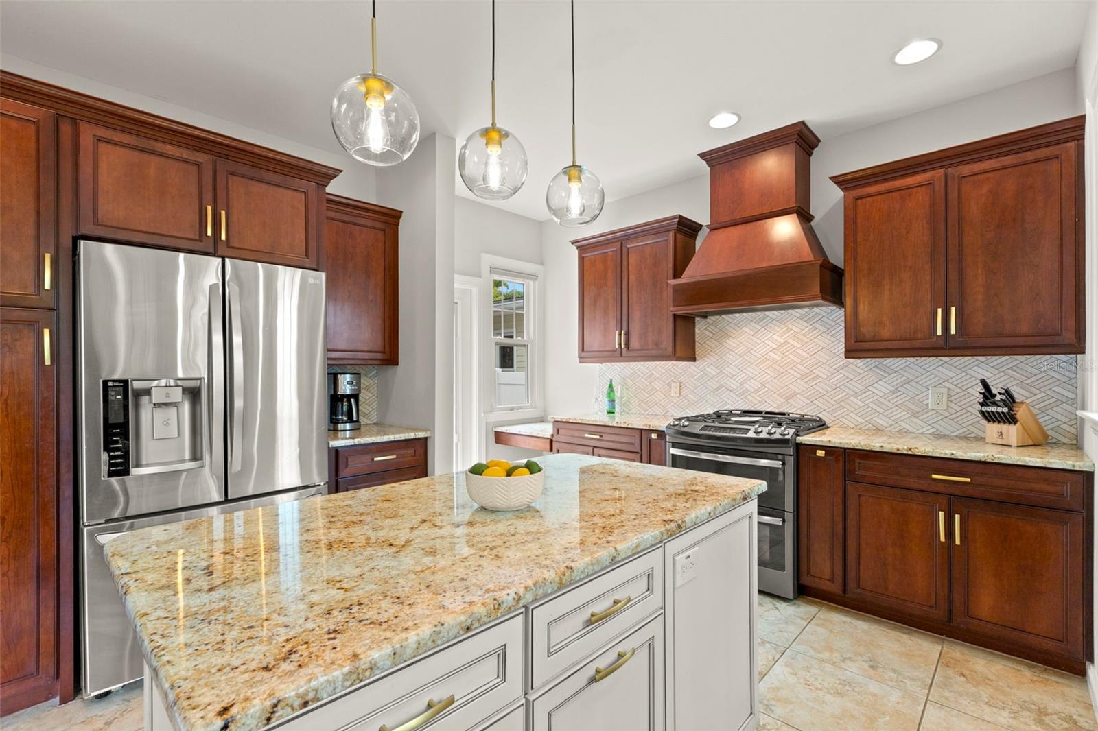 Image 15 of 50 For 626 16th Avenue Ne