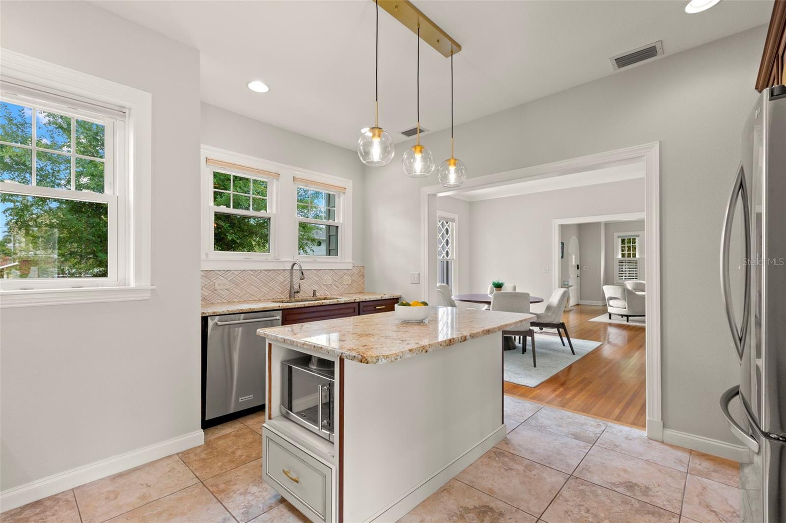Image 18 of 50 For 626 16th Avenue Ne