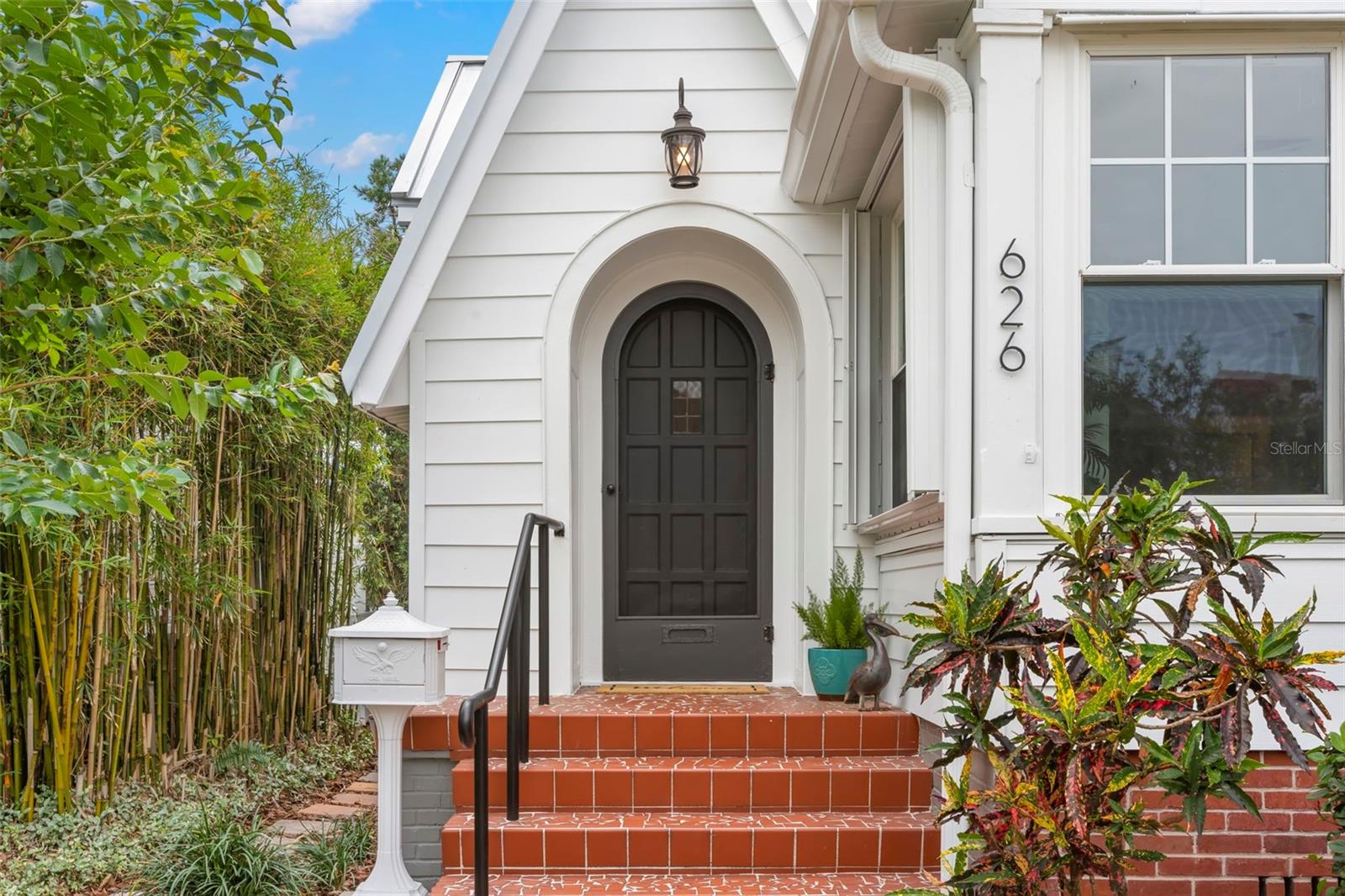 Image 2 of 50 For 626 16th Avenue Ne