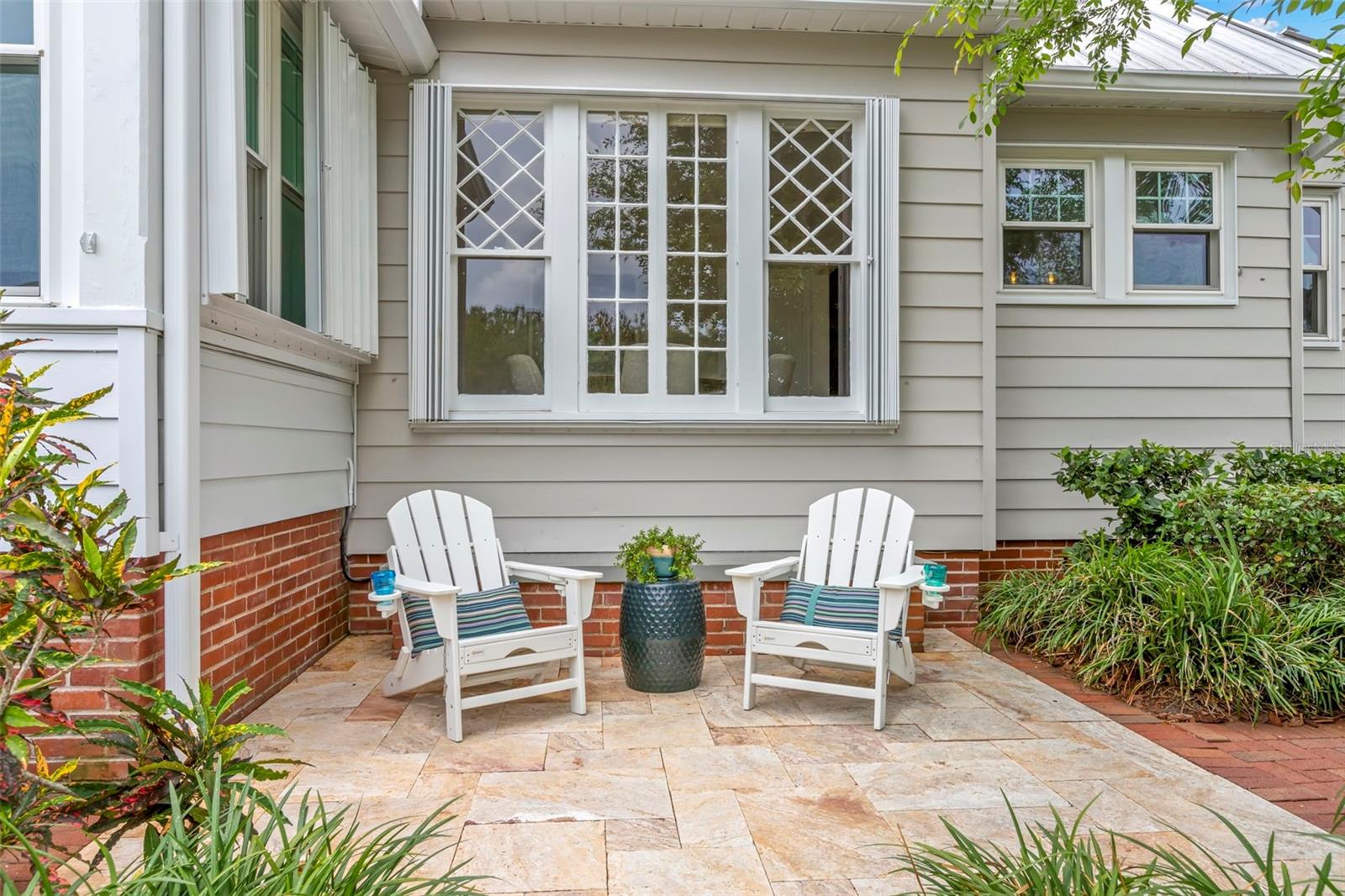 Image 3 of 50 For 626 16th Avenue Ne
