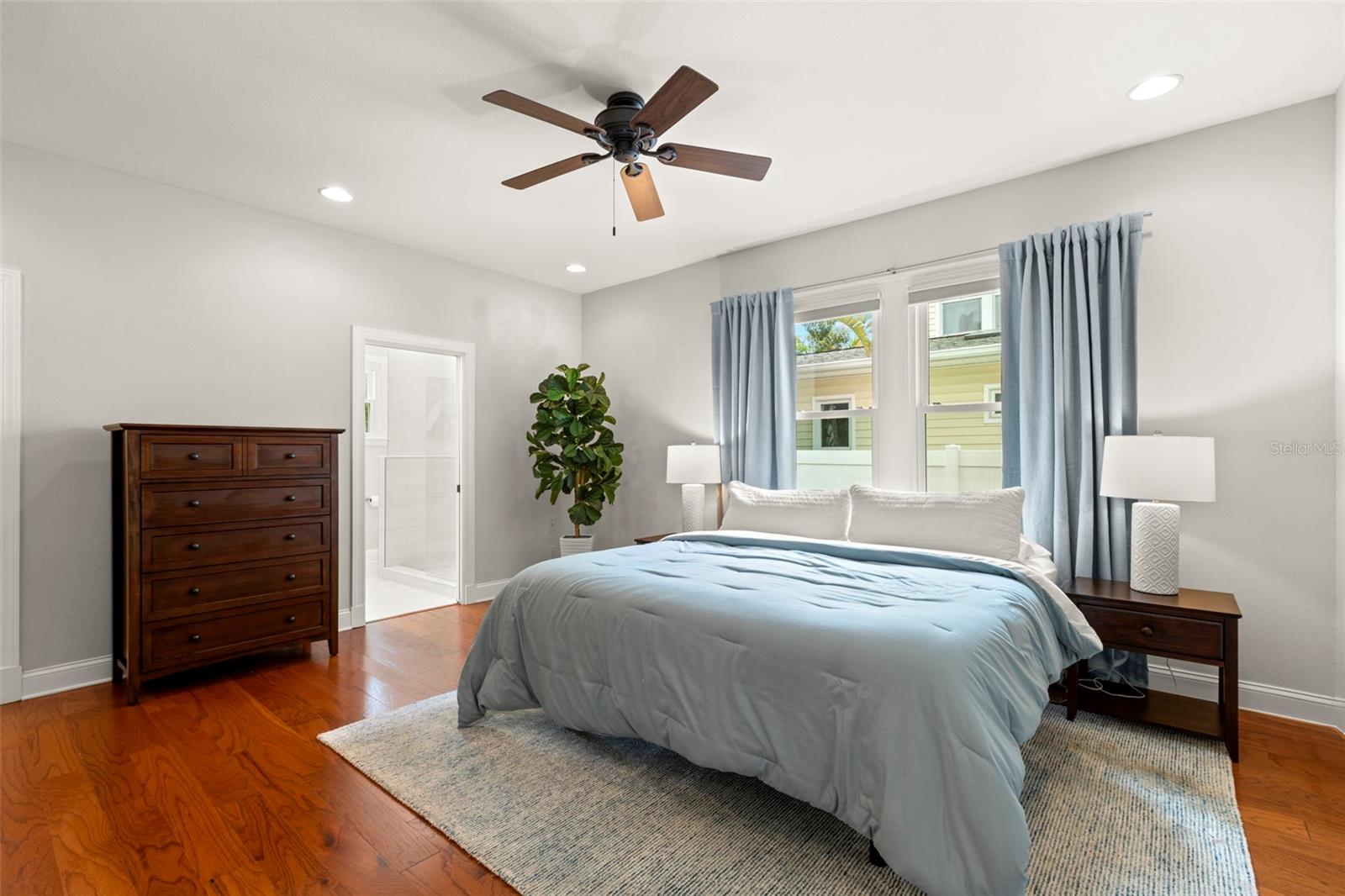 Image 30 of 50 For 626 16th Avenue Ne
