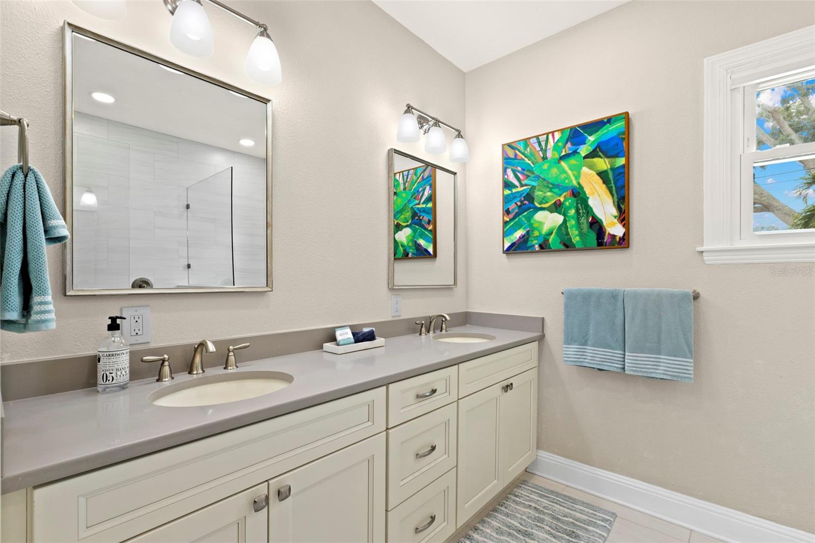 Image 32 of 50 For 626 16th Avenue Ne
