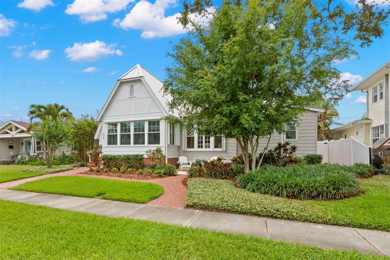 Image 4 of 50 For 626 16th Avenue Ne