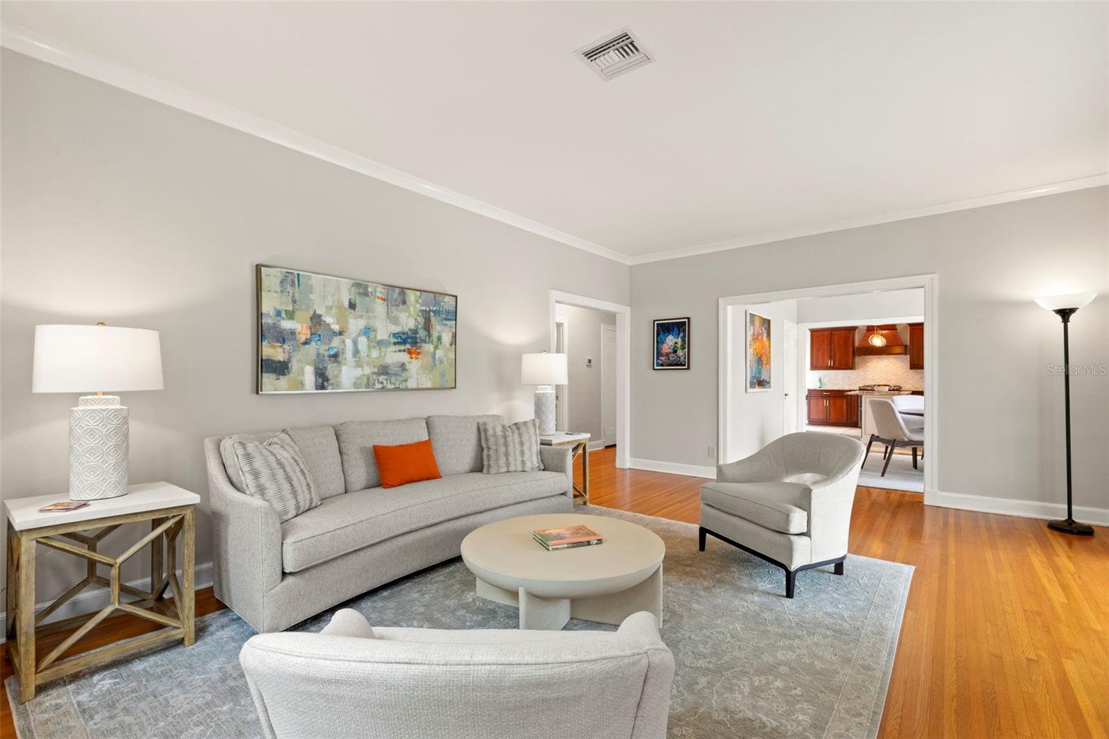 Image 9 of 50 For 626 16th Avenue Ne