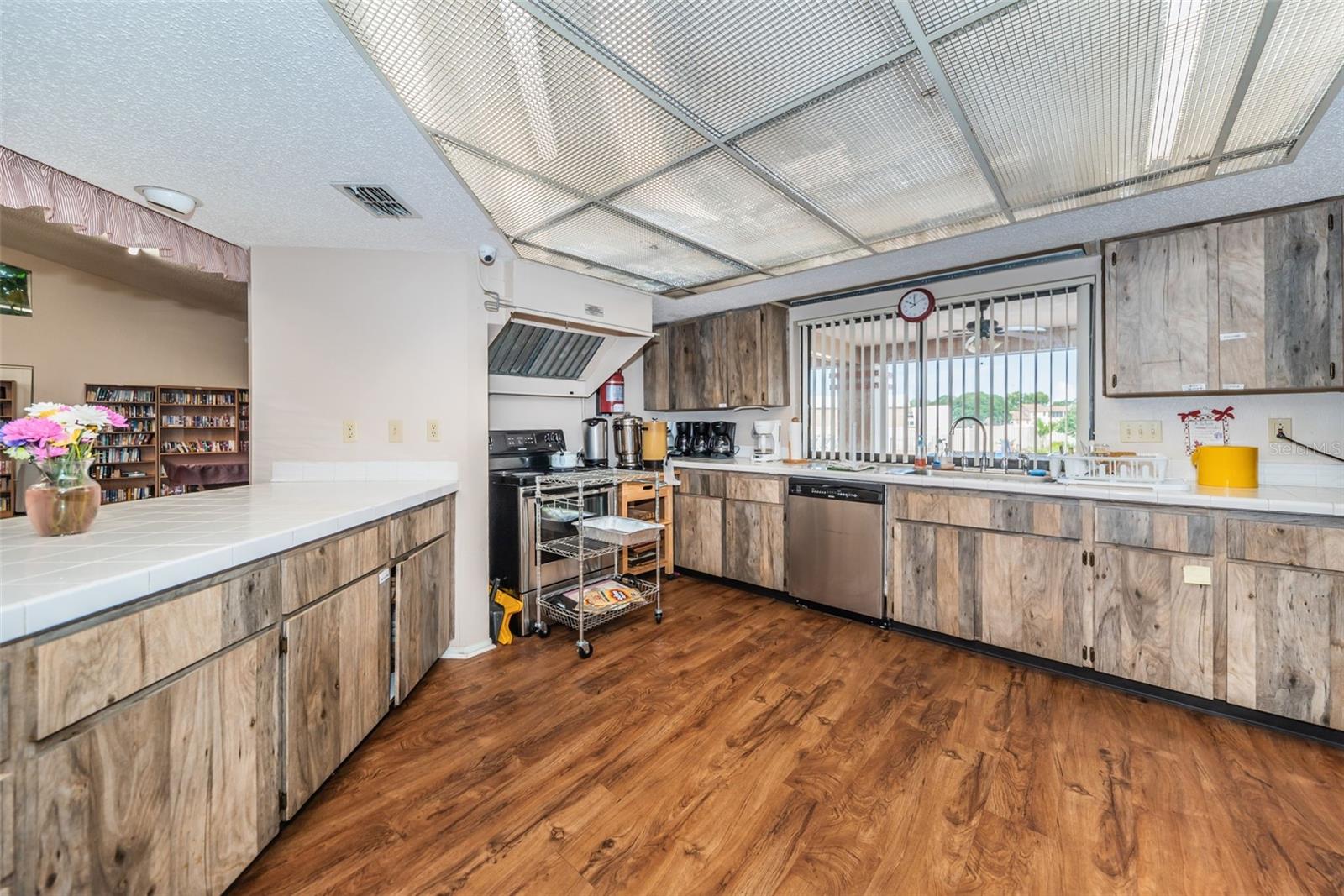 Image 21 of 38 For 3835 Sailmaker Lane X