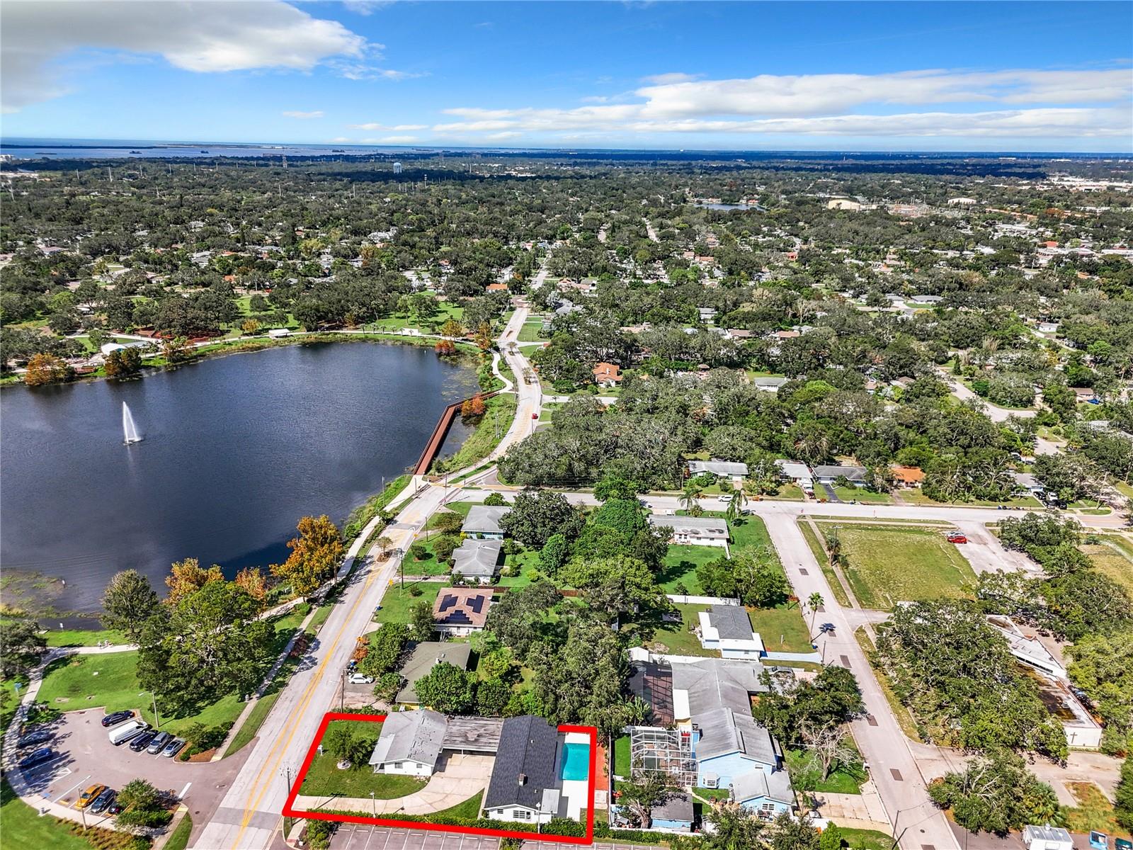 Listing photo id 3 for 405 Lake Drive