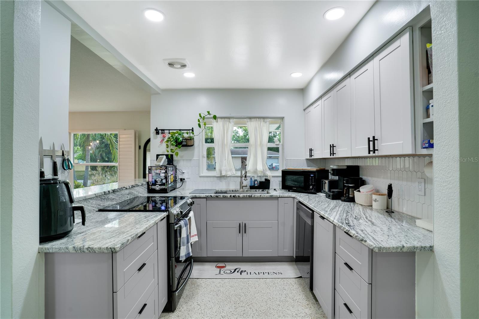 Image 11 of 30 For 5 Mercury Avenue