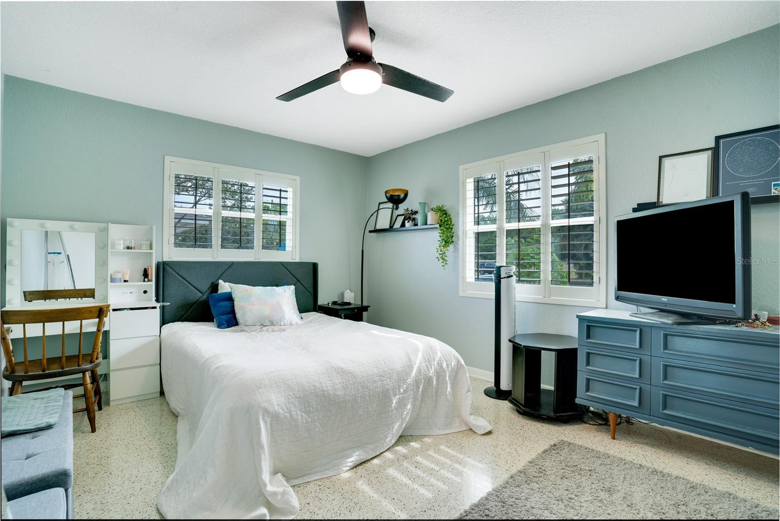 Image 16 of 30 For 5 Mercury Avenue