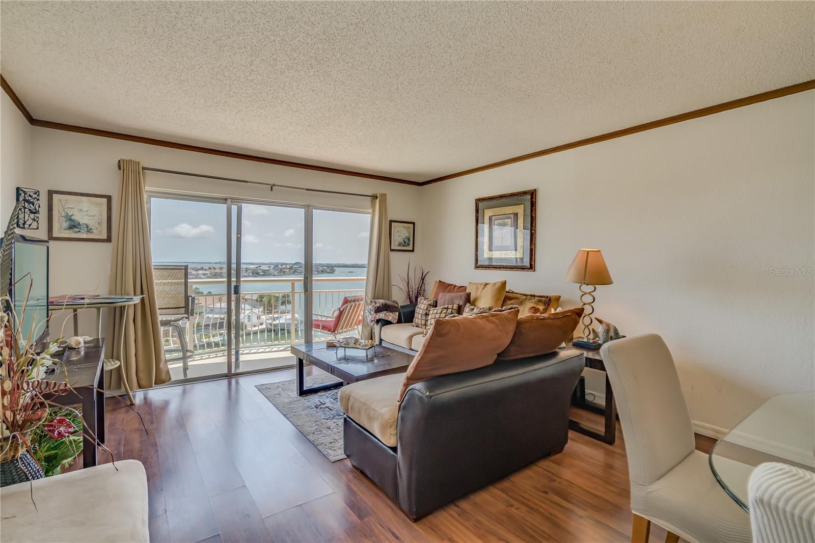 Image 10 of 40 For 4900 Brittany Drive S 910