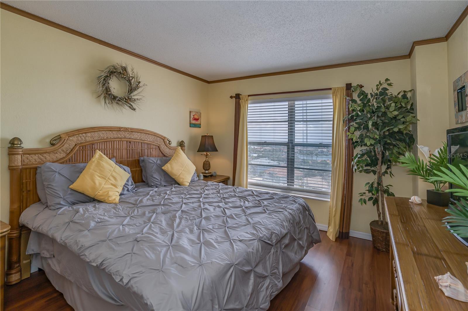 Image 19 of 40 For 4900 Brittany Drive S 910