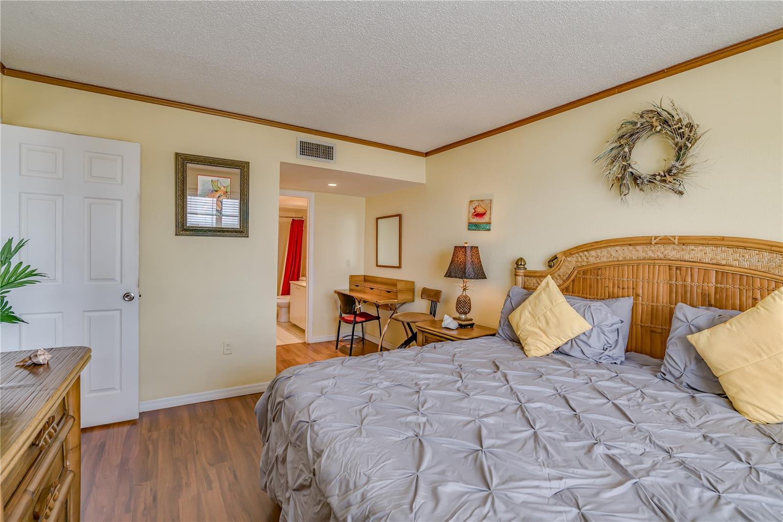 Image 20 of 40 For 4900 Brittany Drive S 910