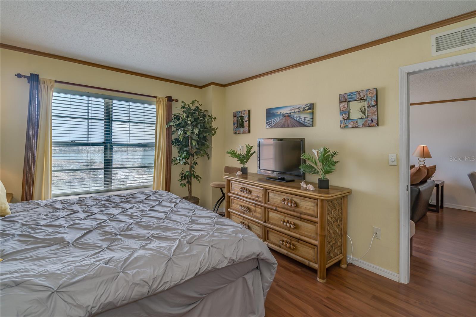 Image 21 of 40 For 4900 Brittany Drive S 910