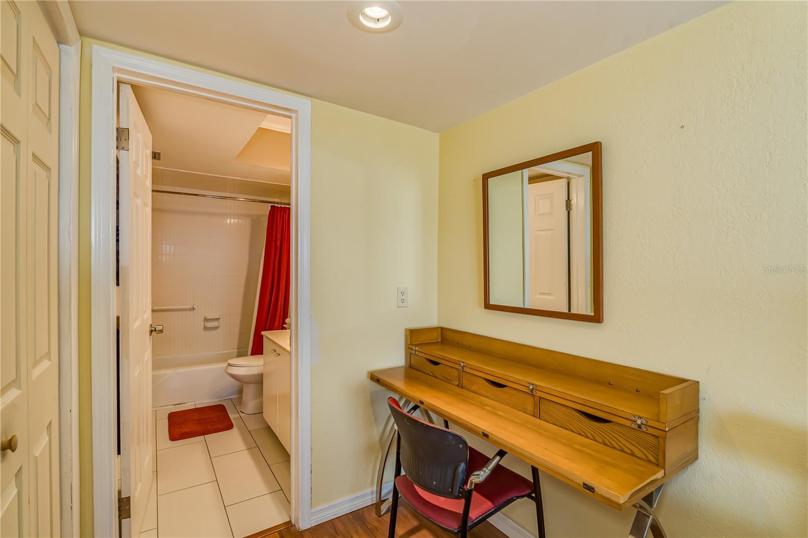 Image 23 of 40 For 4900 Brittany Drive S 910