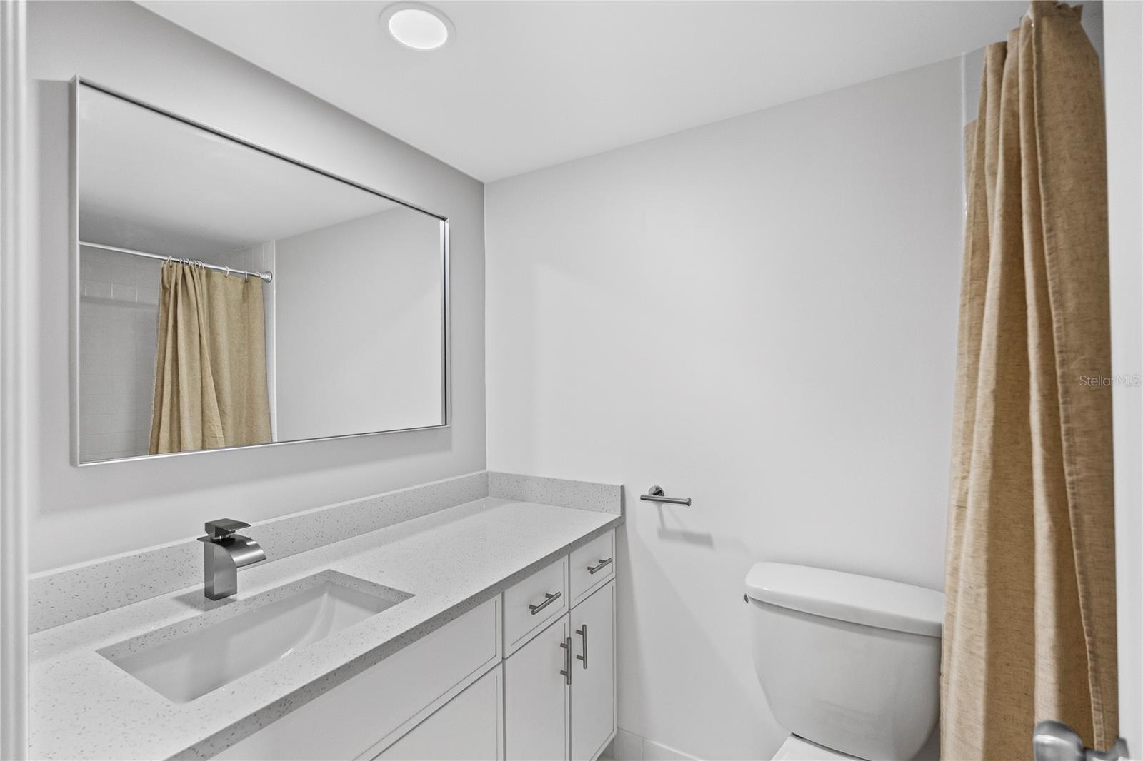 Image 15 of 38 For 5095 Bay Street Ne 210
