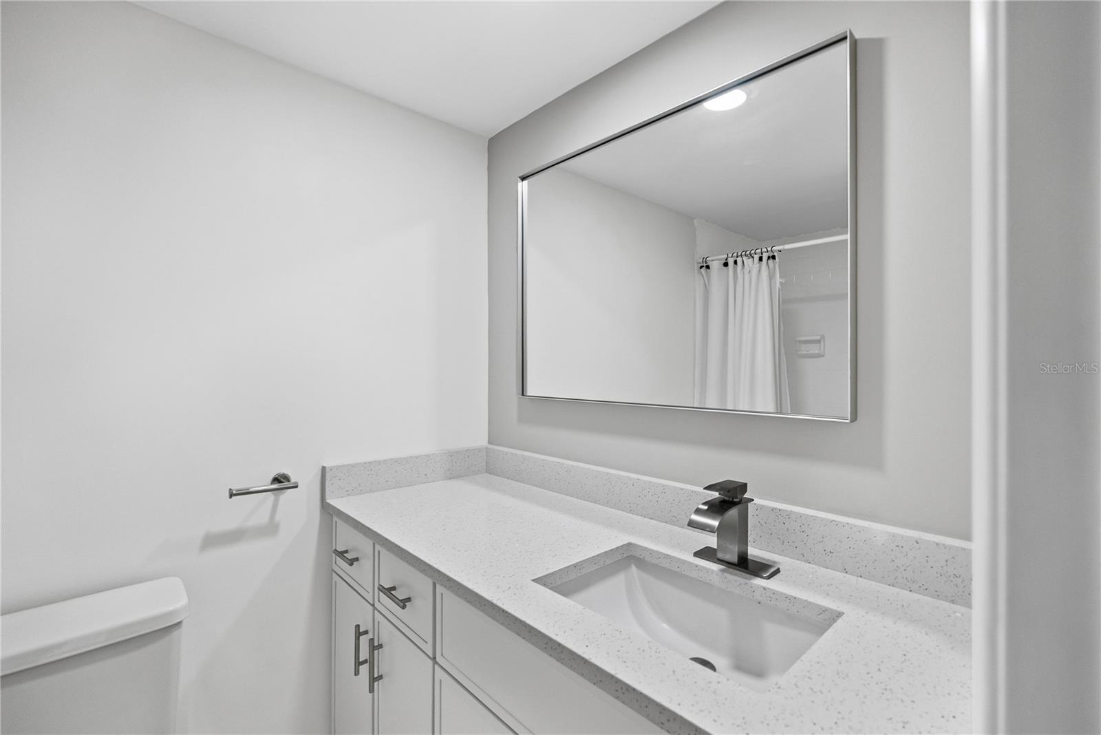Image 17 of 38 For 5095 Bay Street Ne 210