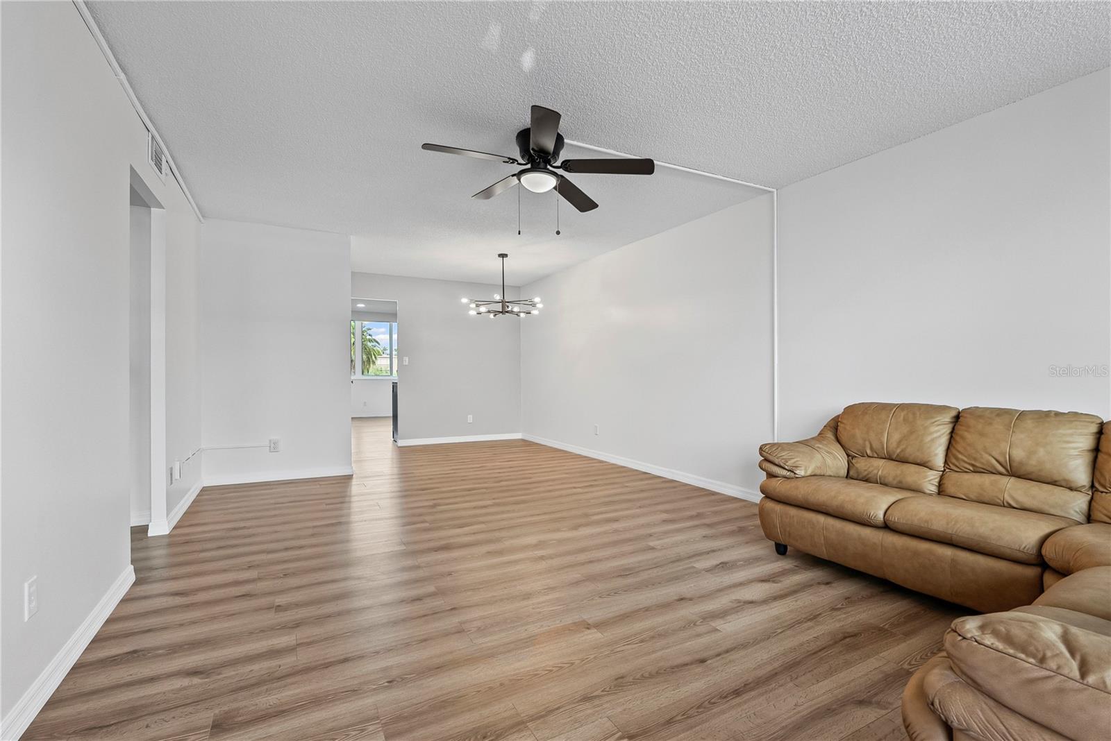 Image 4 of 38 For 5095 Bay Street Ne 210