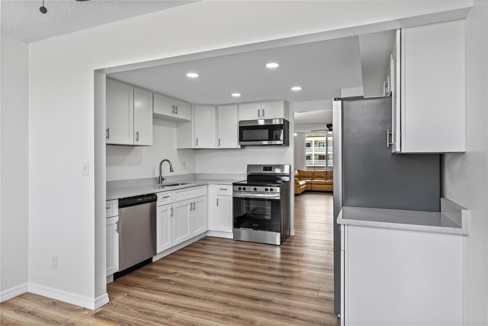 Image 8 of 38 For 5095 Bay Street Ne 210