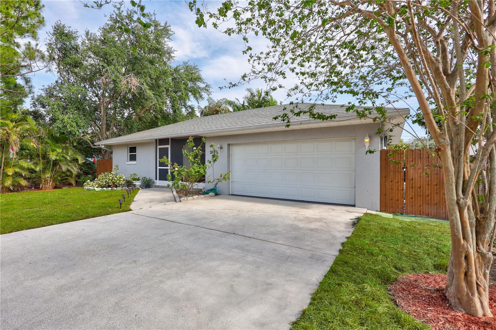 Image 3 of 46 For 2620 49th Avenue N