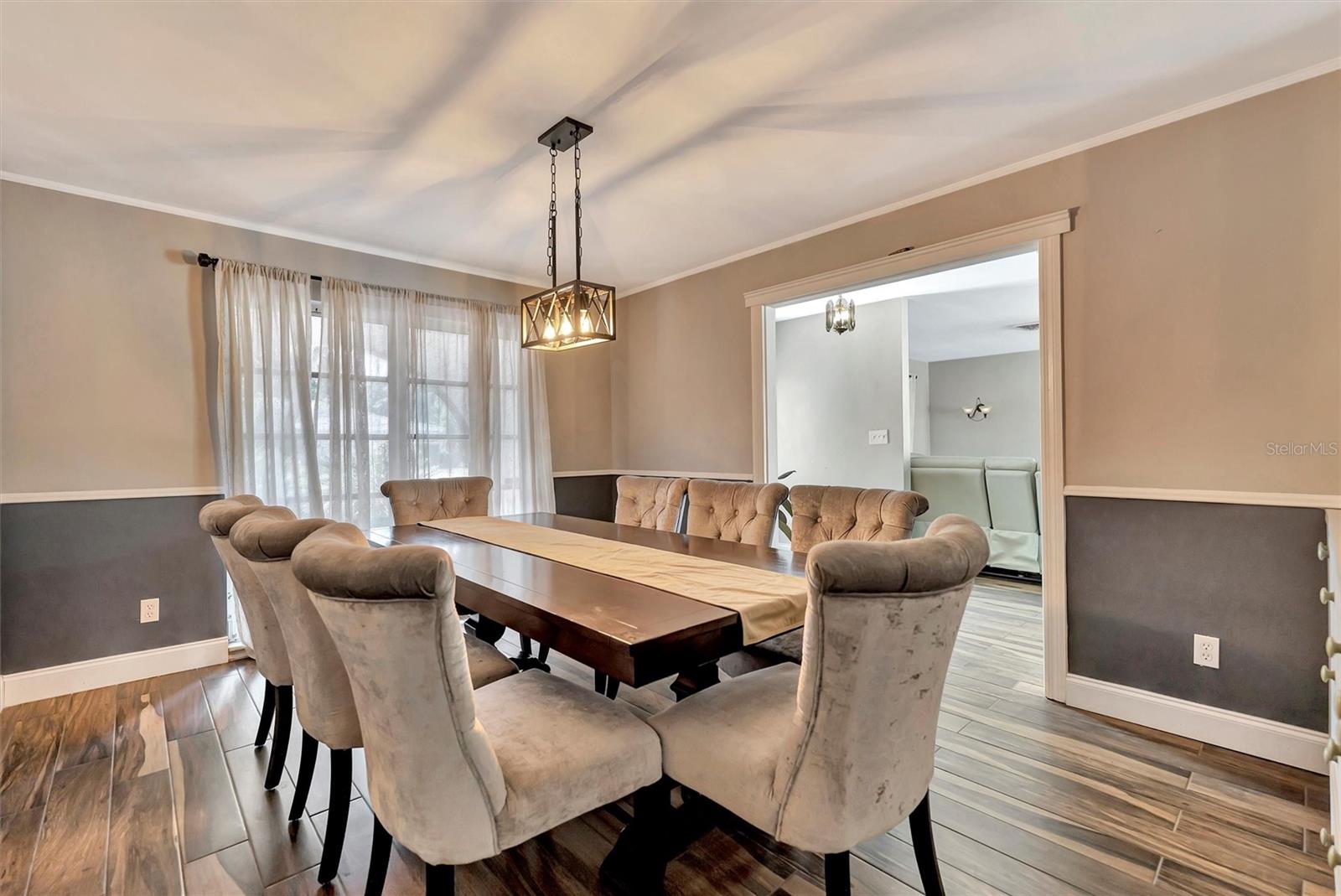 Listing photo id 9 for 8740 15th Street N
