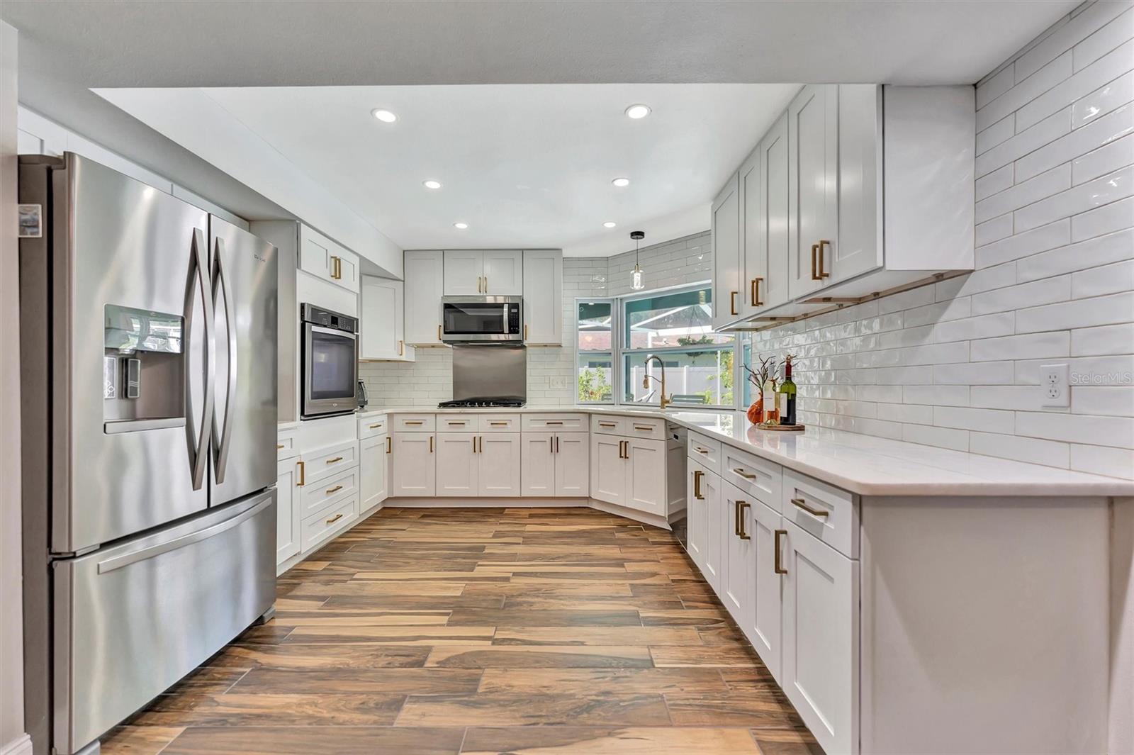 Listing photo id 11 for 8740 15th Street N