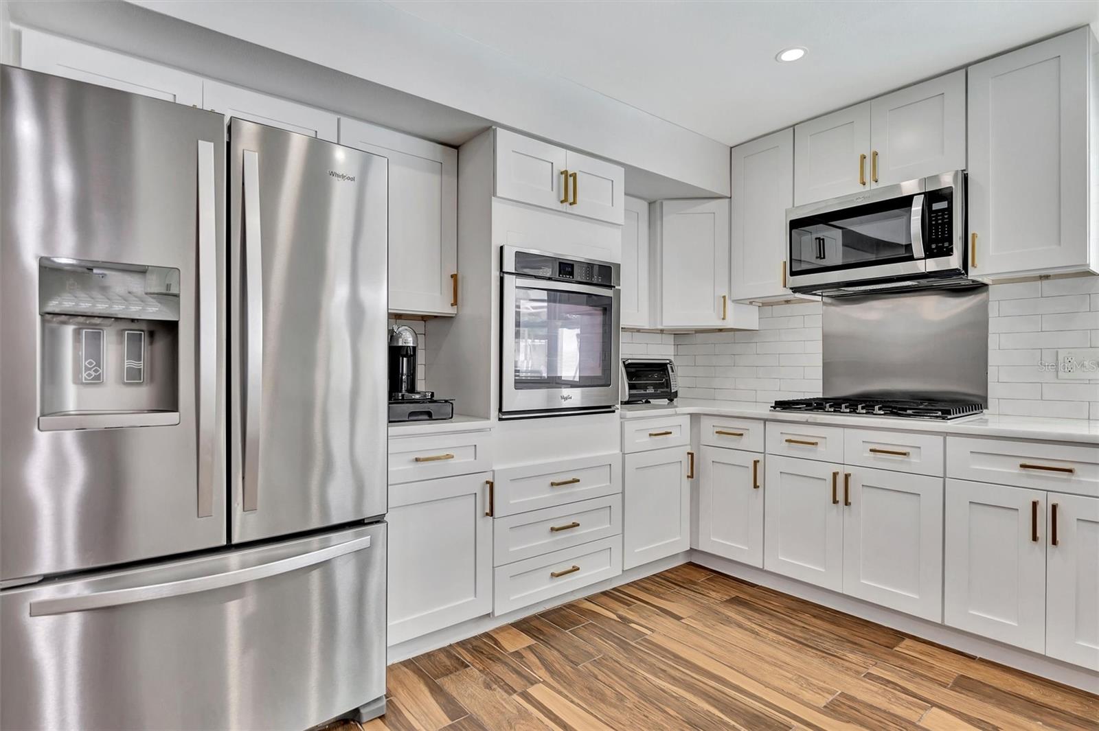 Listing photo id 14 for 8740 15th Street N