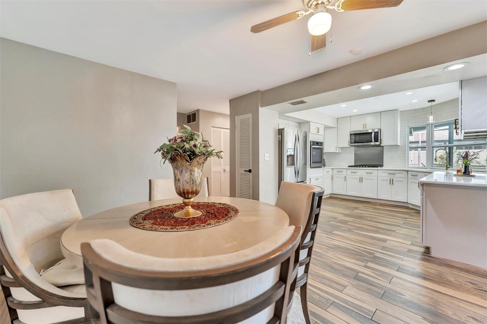 Listing photo id 16 for 8740 15th Street N