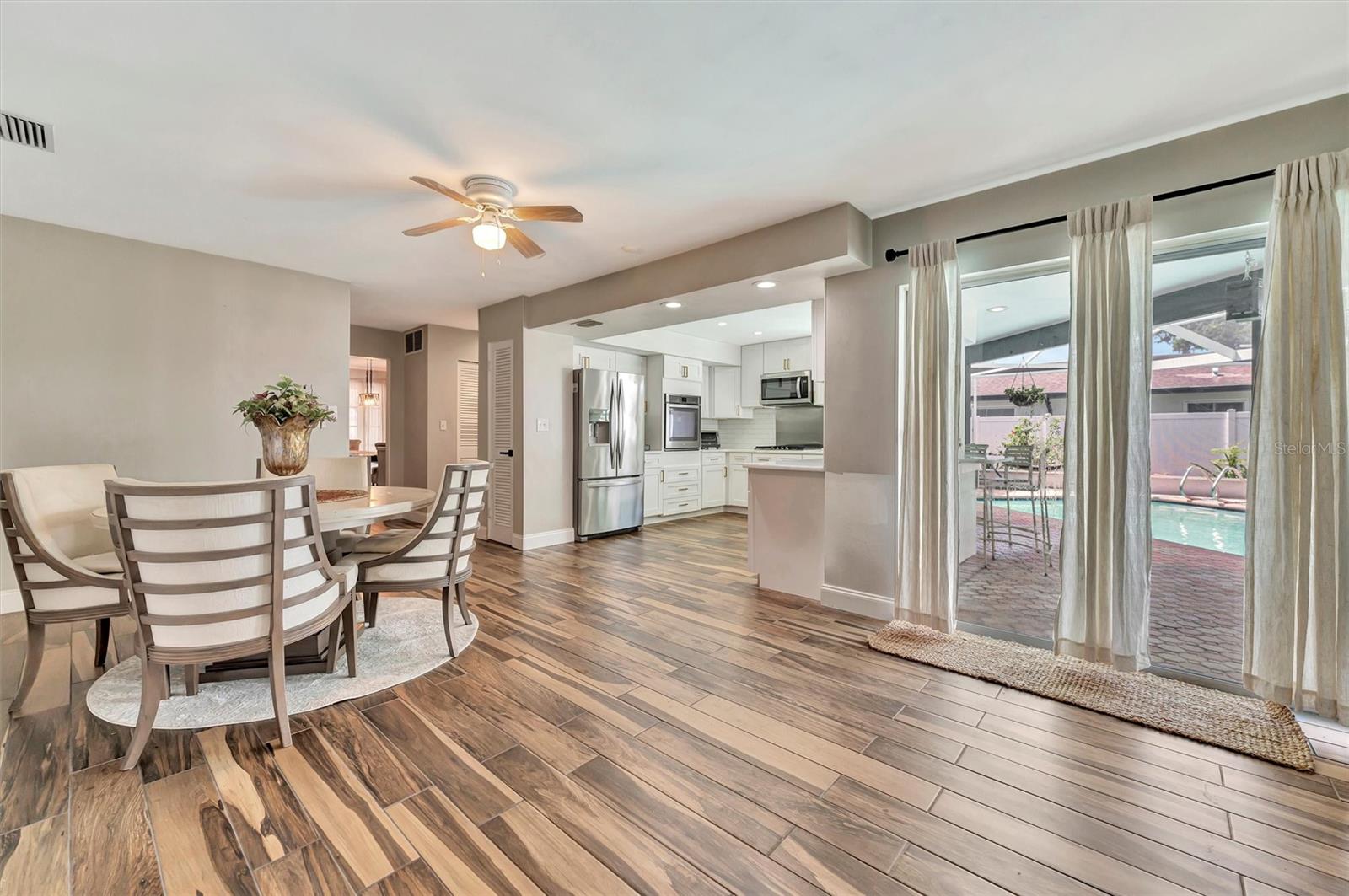 Listing photo id 17 for 8740 15th Street N