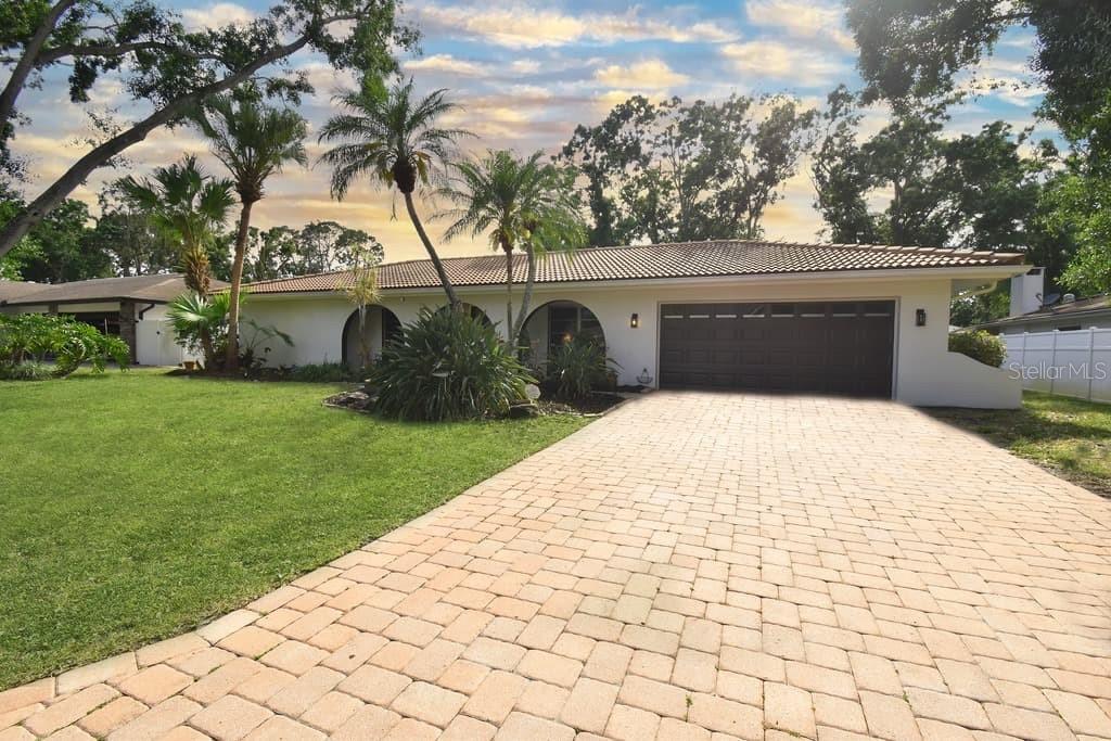 Listing photo id 0 for 8740 15th Street N