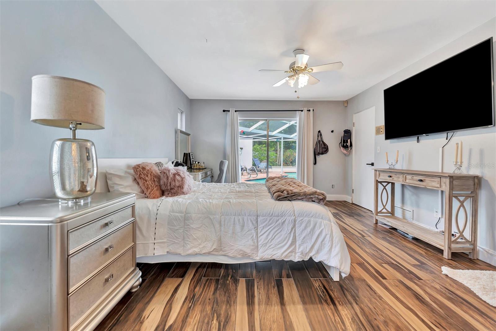 Listing photo id 20 for 8740 15th Street N