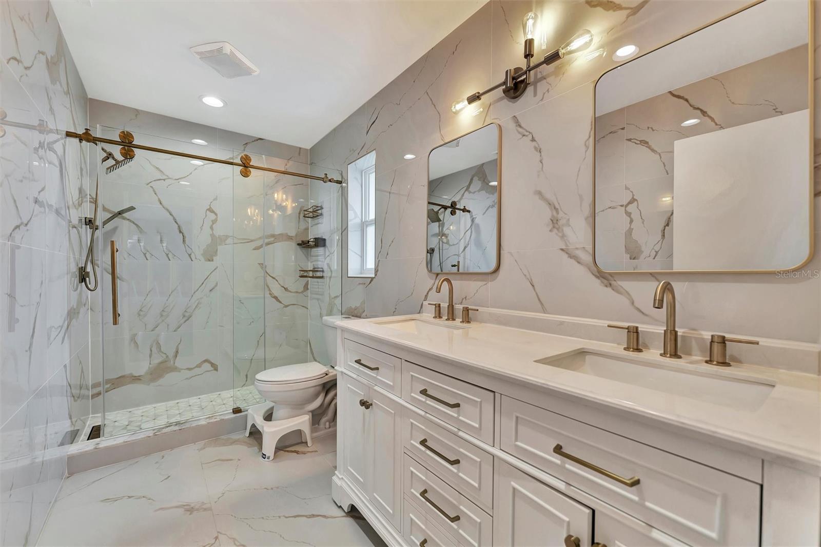 Listing photo id 22 for 8740 15th Street N