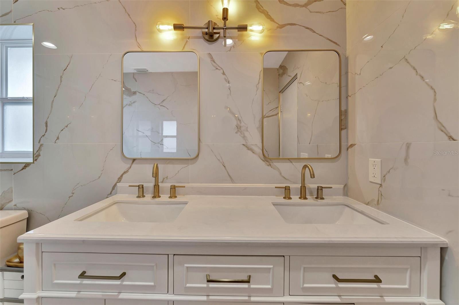 Listing photo id 24 for 8740 15th Street N